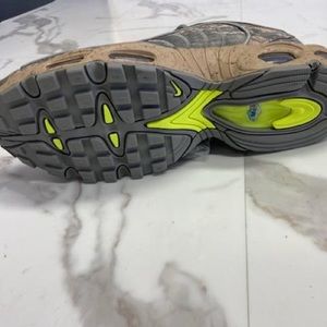 Army fatigue desert Storm Air Max Nikes size 9 men with box brand new